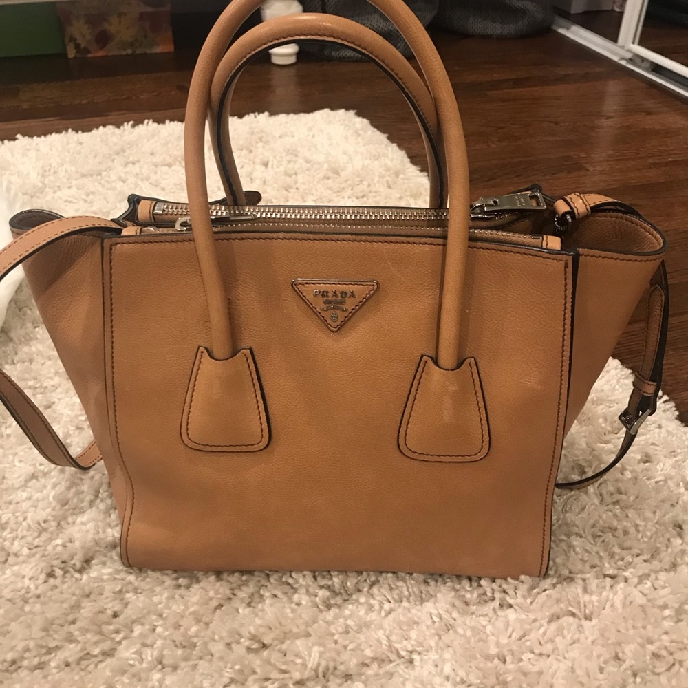 AUTHENTIC BEIGE PRADA PURSE!!